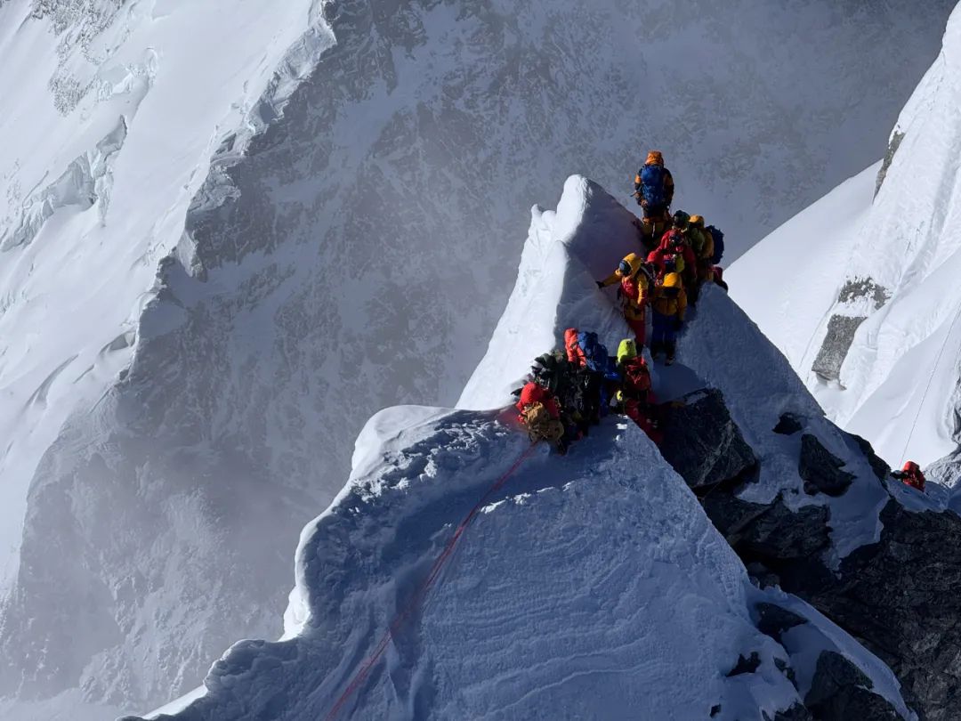 氙气“外挂”缩短到4天18小时：“没有高反我感觉棒极了”冰球突破技巧登顶珠峰正常需40多天有人却靠124万元的(图4)