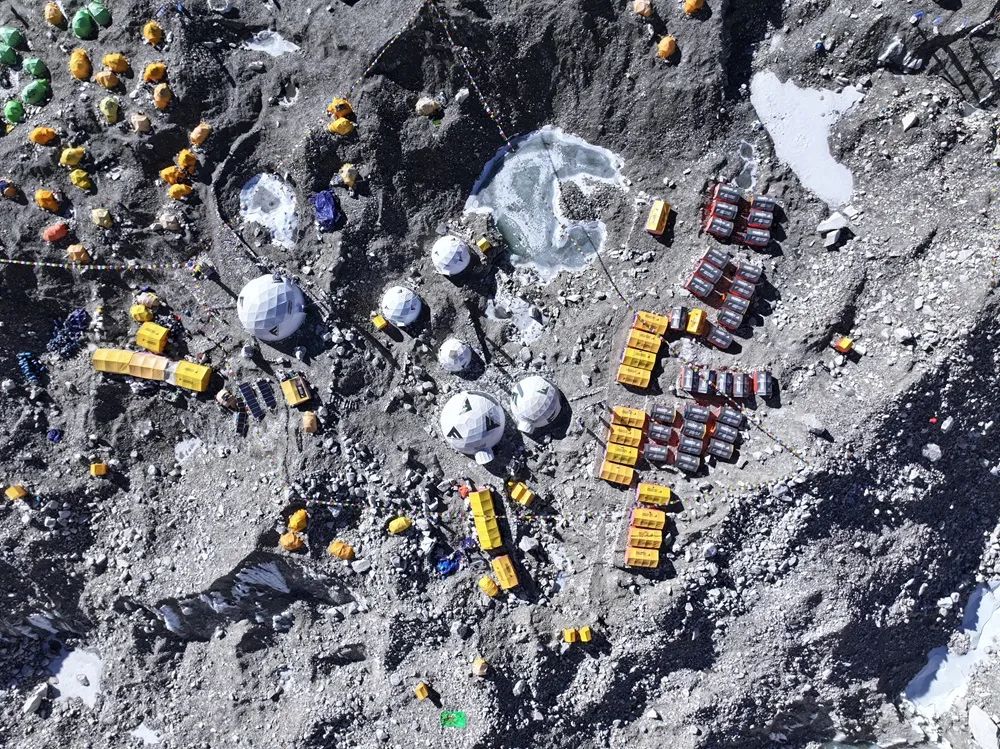 氙气“外挂”缩短到4天18小时：“没有高反我感觉棒极了”冰球突破技巧登顶珠峰正常需40多天有人却靠124万元的(图6)