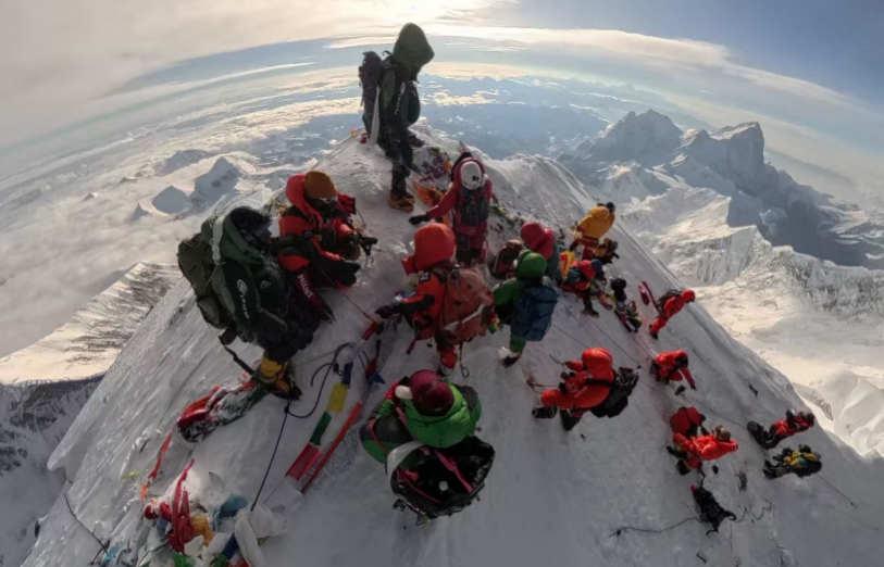 氙气“外挂”缩短到4天18小时：“没有高反我感觉棒极了”冰球突破技巧登顶珠峰正常需40多天有人却靠124万元的(图7)