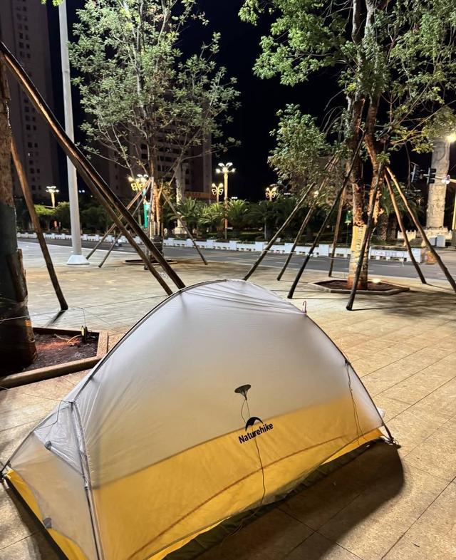 引关注 专家:鼓励探索精神 但安全是前提冰球突破豪华版app年轻人旅游带帐篷过夜(图2) 引关注 专家:鼓励探索精神 但安全是前提冰球突破豪华版app年轻人旅游带帐篷过夜(图2)