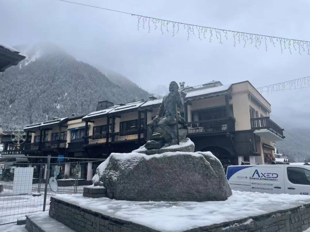 品牌终于来华讲阿尔卑斯山故事冰球突破网站165年老牌户外(图2)