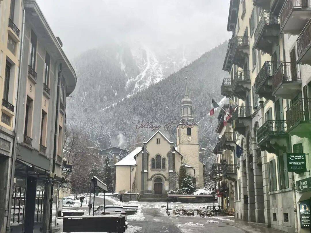 品牌终于来华讲阿尔卑斯山故事冰球突破网站165年老牌户外(图3)