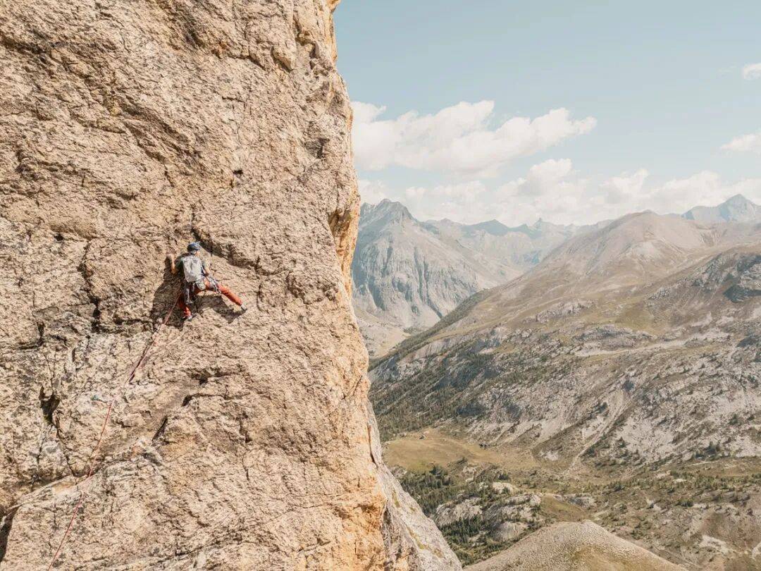 品牌终于来华讲阿尔卑斯山故事冰球突破网站165年老牌户外(图6)
